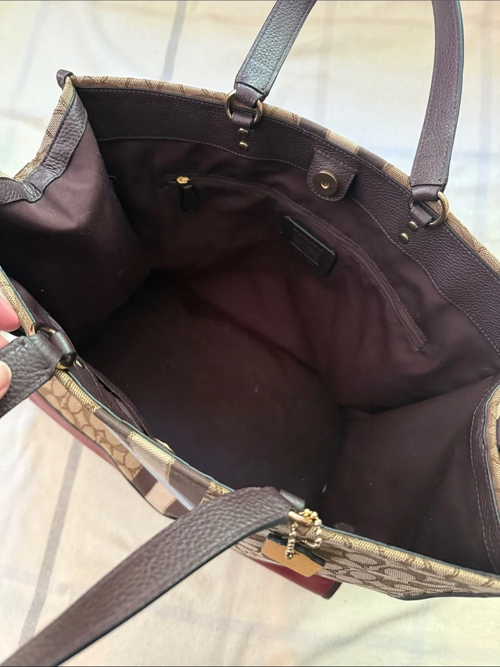 COACH Dempsey Tote Bag 40 In Signature Jacquard With Stripe And Coach Patch - Picture 9 of 14